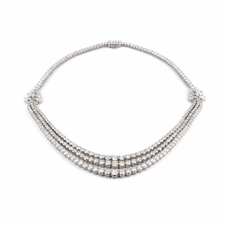 Collier Weissgold mit Brillanten, vorne 3 Reihen im Verlauf