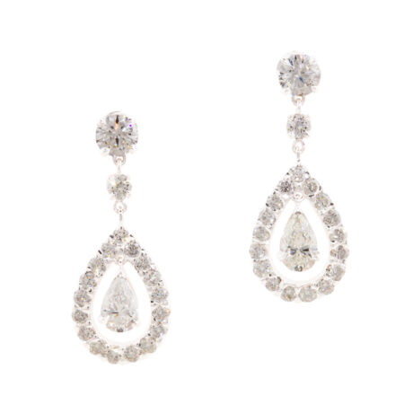 Ohrhänger mit Brillanten und tropenförmigem Diamanten