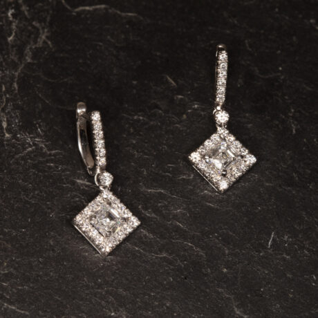 Ohrhänger mit Diamanten